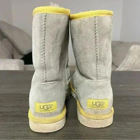 UGG Limited Edition Grey and yellow trimmed winter boots women’s size 6 - Picture 5 of 7